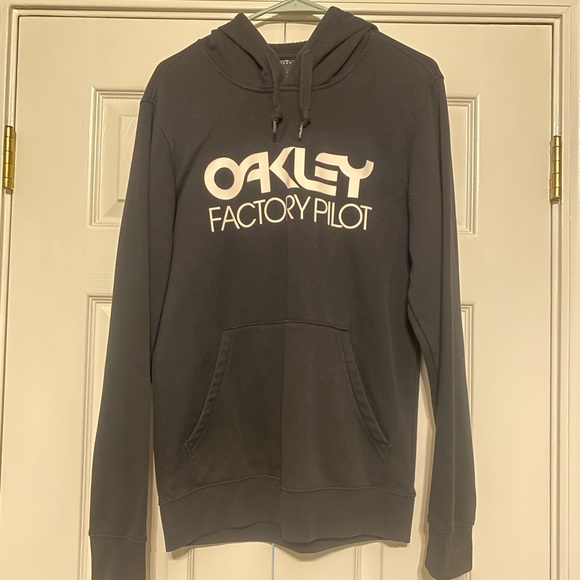 Black Oakley hoodie - Picture 1 of 4